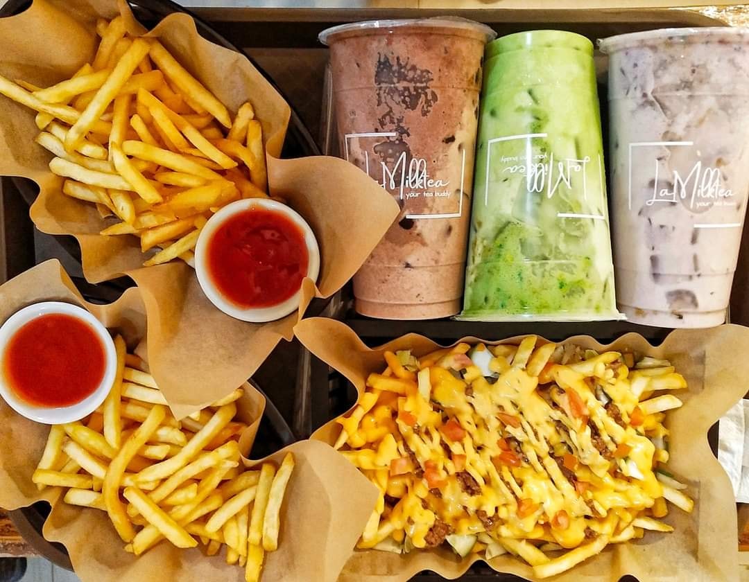 <b class="font-bara"><i class="bi bi-geo-fill h4"></i> LAMILKTEA</b> <br/>Milktea Cafe, a simple place where you can relax. Located at Purok 3, Quirino, Madrid, SDS (near Madrid Water District)